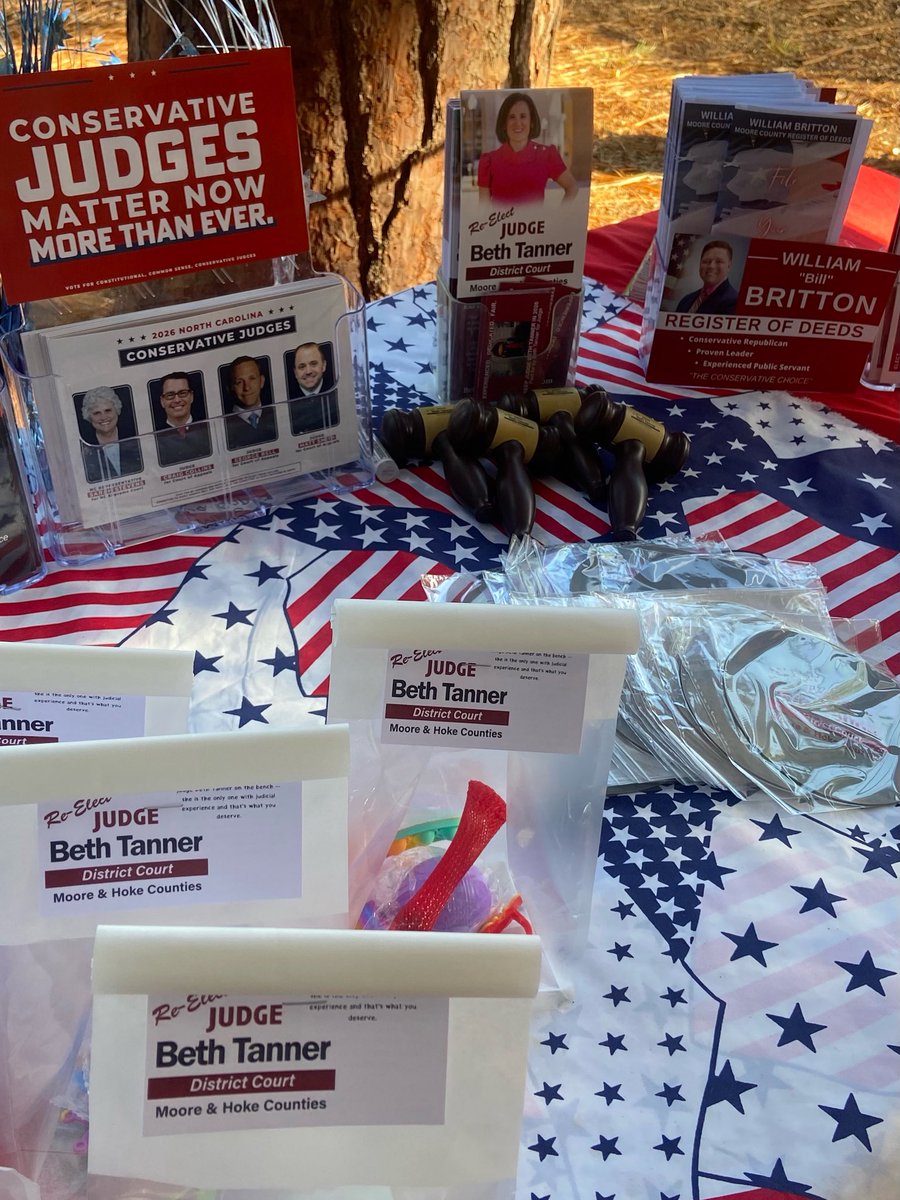 beth_for_judge's tweet image. In Southern Pines meeting voters! #judgebethtanner