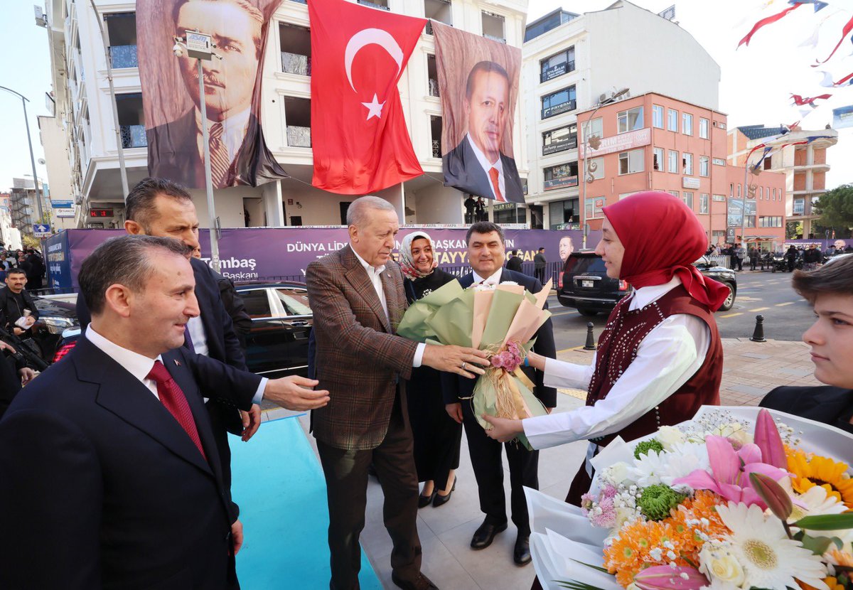 Cumhurbaşkanımız Sayın Recep Tayyip Erdoğan, Sultanbeyli Belediye Başkanı Ali Tombaş'ı ziyaret etti.