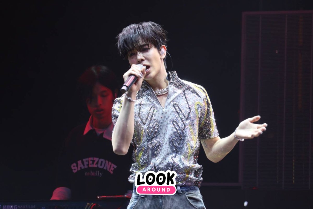 LookAround_TH's tweet photo. “เบ้บ ธนทัต” มากับชุดแพรว���ราวสะท้อนตาสุด✨✨ในงานคอนเสิร์ต BABII BASH CONCERT🎶🎤

TANATAT 27th BIRTHDAY PARTY
#BabiibashConcert
 #babiibabe #BabiiBashGAMEON https://t.co/5NDIdIuUfx