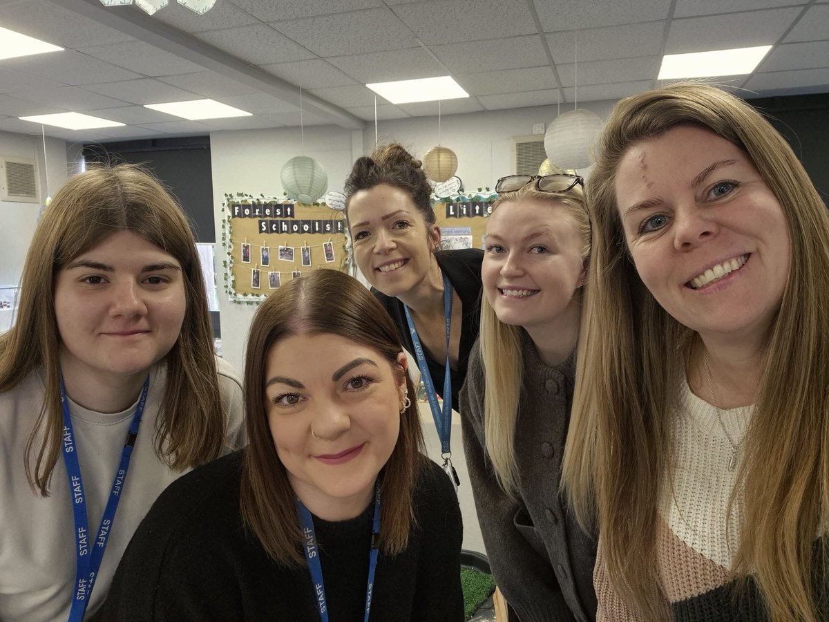 🤩 Meet our EYFS dream team and Headteacher Mrs Camish 💫