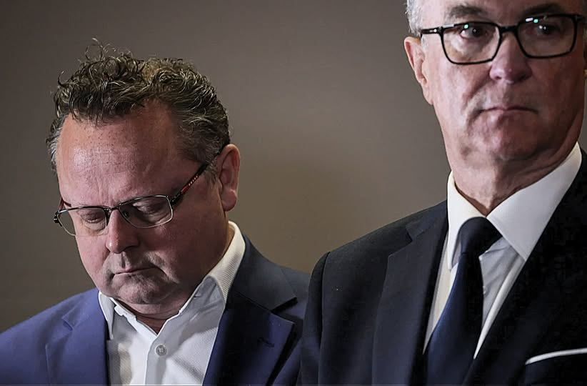 B_Maciejewska's tweet photo. W Świętkorzyskiem święto demokracji 🤡@AndrzejSzejna zdobył niemal 100 proc. poparcia i został ponownie wybrany szefem wojewódzkich struktur Lewicy.  
Tak się robi politykę! Wzorem dla Szejny jest   @wlodekczarzasty, który tak długo usuwał niewygodnych aż osiągnął pożądany wynik wyborów i pozostał przy władzy. Dziś obaj płyną dalej. Jeden do fotela marszałka, drugi na salony.
To są prawdziwe standardy Lewicy! 
#kulisylewicy