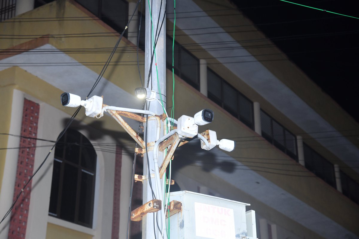 KAKINADAPOLICE's tweet image. కాకినాడ జేఎన్టీయూలో రేపు నిర్వహించే అసిస్టెంట్ పబ్లిక్ ప్రాసిక్యూటర్ పోస్టుల నియామకానికి సంబంధించిన రాత పరీక్ష నేపథ్యంలో, JNTU-KAKINADA లో పరీక్ష నిర్వహణ &amp;amp; పటిష్ట బందోబస్తు ఏర్పాట్లను పరిశీలించిన కాకినాడ జిల్లా SP శ్రీ G. #BinduMadhavIPS గారు

@APPOLICE100 
#appolice
#APSLPRB