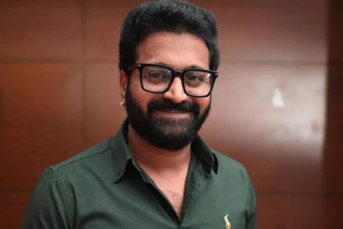 itz_mekani's tweet image. Dear kannadigas give us rishab shetty and take this worthless @Suriya_offl 🤡