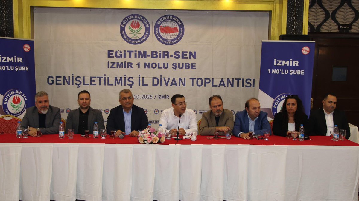 Genel Başkan Yardımcımız Sayın Mesut Öner’in başkanlığında, Ekim Ayı Genişletilmiş İl Divan Toplantımızı; Şube Yönetim Kurulumuz, İzmir 2 No’lu Şubemiz Yönetim Kurulu, İlçe Temsilcilikleri Yönetim Kurulları ve Kadınlar Komisyonu temsilcilerimizin katılımıyla gerçekleştirdik.