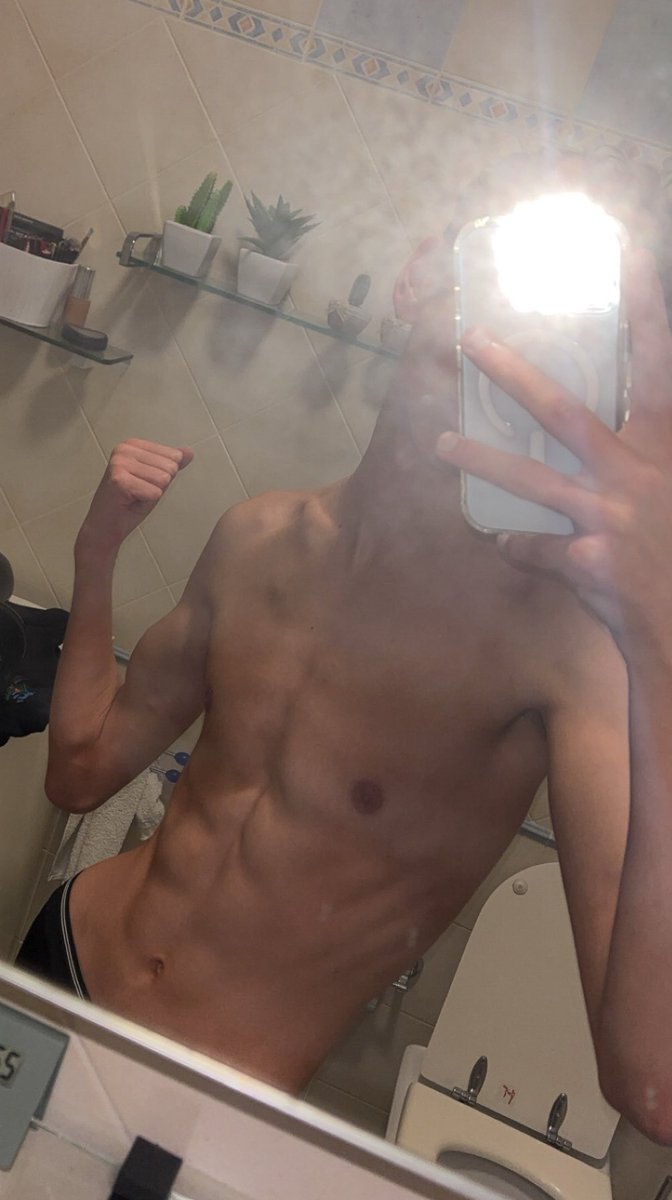 twink’s little flex 😌