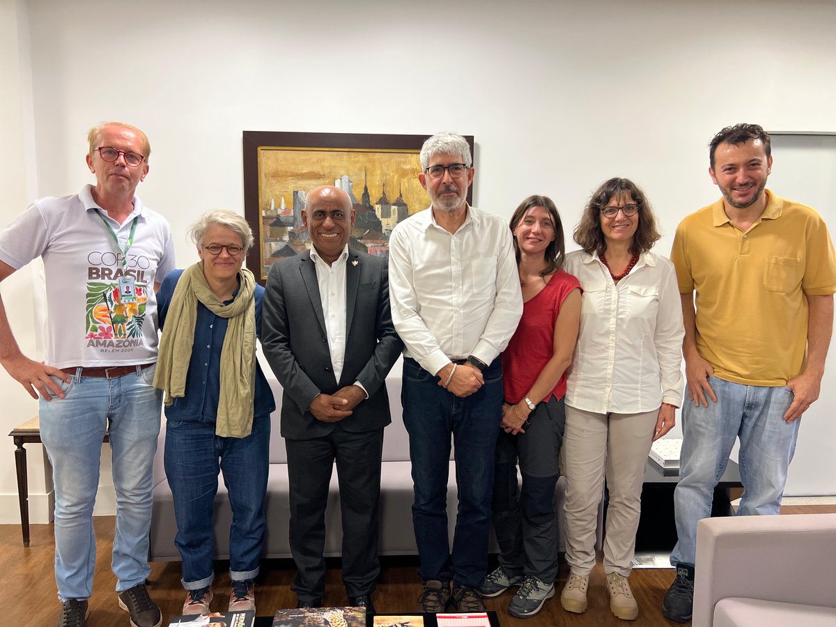 A UFPA recebeu a comitiva do Muséum National d’Histoire Naturelle (França) para fortalecer cooperação em pesquisa, ensino e internacionalização na Amazônia.
Leia mais: amazonianacop.ufpa.br/2025/10/03/ufp…