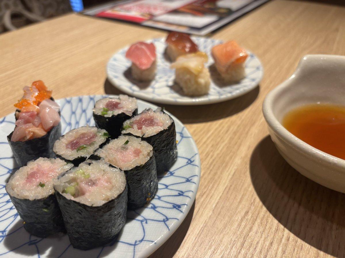 しろくろ tweet media