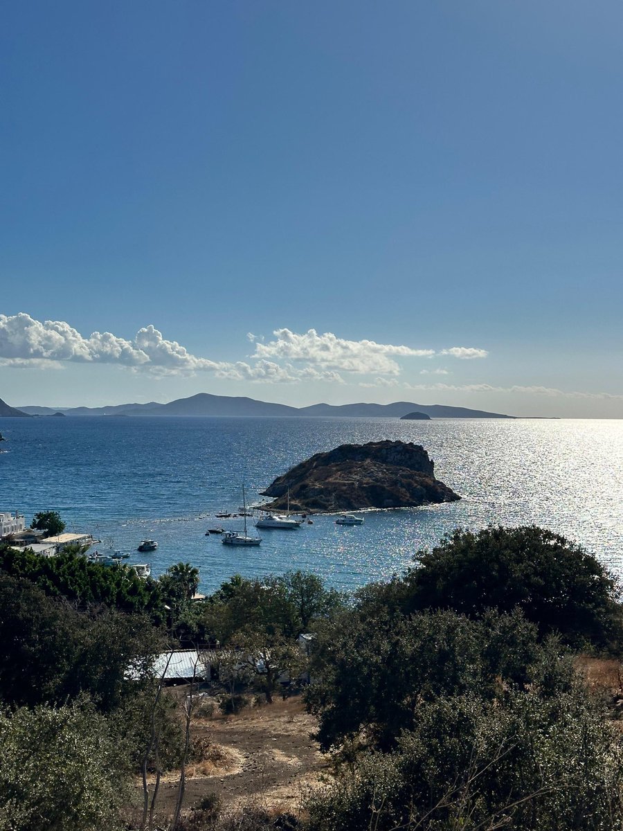 sadebdrm's tweet photo. #yalıkavak #gümüşlük #turgutreis #bodrum 💙🤍 en güzel hali ♥️ https://t.co/1w3GgpFj4k