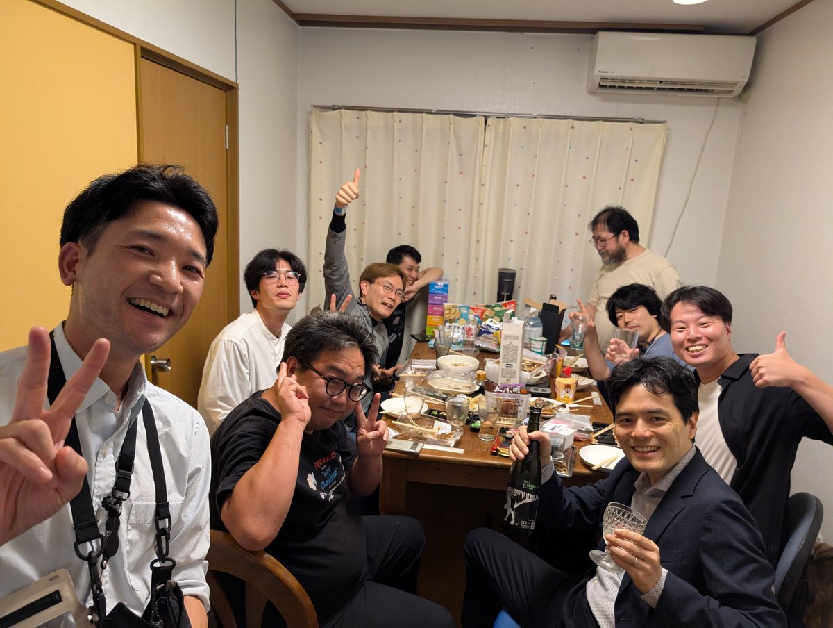 leibun's tweet photo. ノリツナさんに誘われて
ギークハウス呑みデビューしてしまった
なかなか変態が集まってた

シェアハウスってこんなおっさんが入れるイメージがなかった（驚 https://t.co/3WfZ5Fu5be