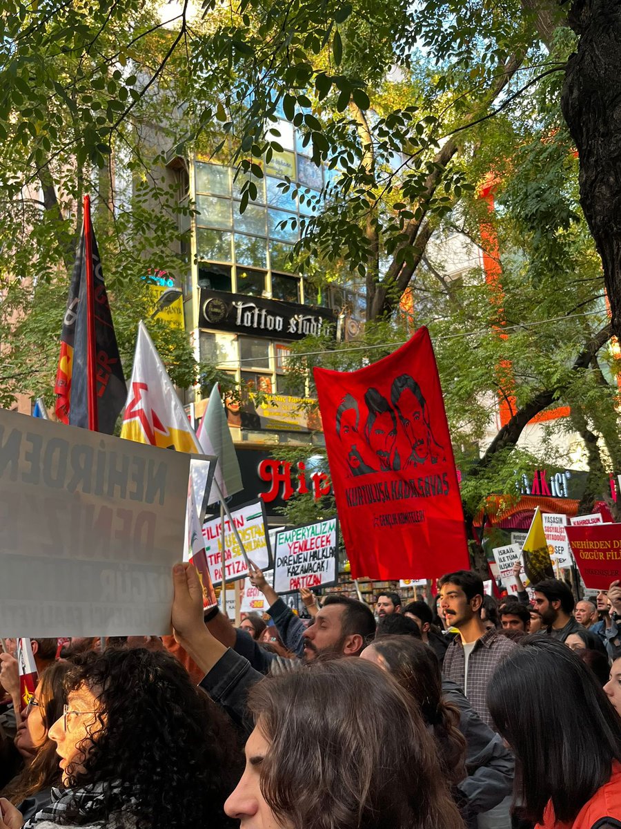 Bugün de direnen Filistin için ayaktayız, işgalci İsrail’e ve işbirlikçi AKP’ye karşı Ankara sokaklarında direnişimizi sürdürüyoruz!

Nehirden Denize Özgür Filistin!
