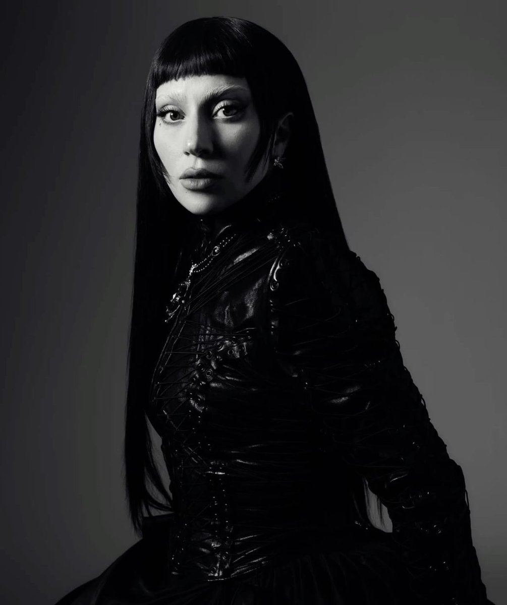 updategagabr's tweet image. A Variety elogiou as submissões de Lady Gaga ao Grammy:

“Gaga demonstrou uma abordagem claramente estratégica com MAYHEM, submetendo o álbum a ‘Álbum do Ano’ e ‘Melhor Álbum Vocal de Pop’. A faixa Abracadabra surge como a principal aposta em ‘Gravação do Ano’ e ‘Canção do Ano’,…