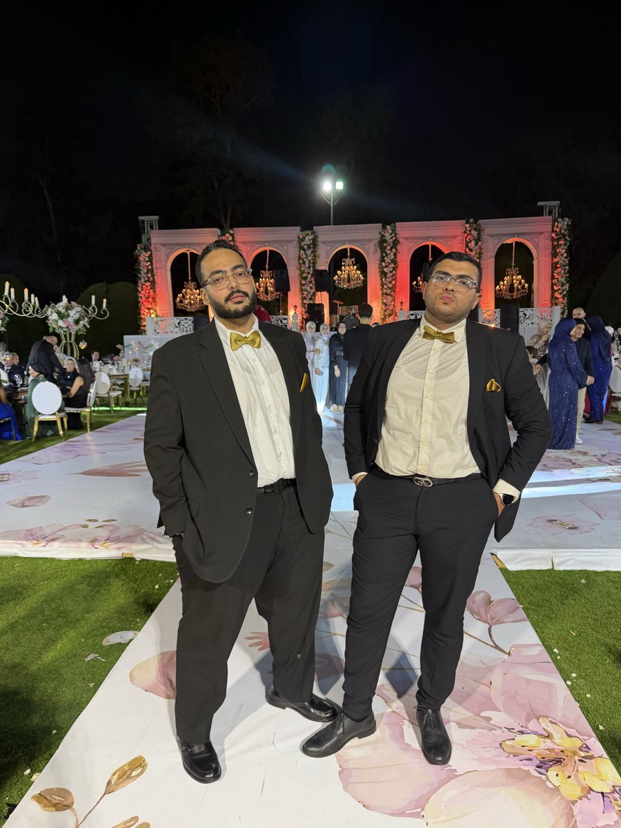 muhamedrifat's tweet photo. @heshamalyh Groomsmen ايه يا سامية https://t.co/22VHVBfsLF