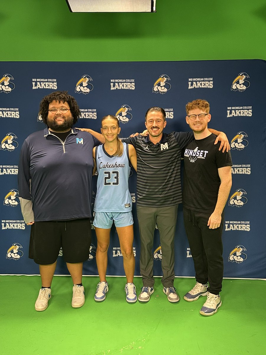 MidMichWbb's tweet image. Class of ‘26 starting off with a BANG! 🔥 We are thrilled to welcome Elle Huffman to the Laker family as our first commit for next season! Elle comes to us from New Boston Huron High School and brings a versatile skill set to the team! 🏀 #GoLakers #jucoproduct #lakeshow