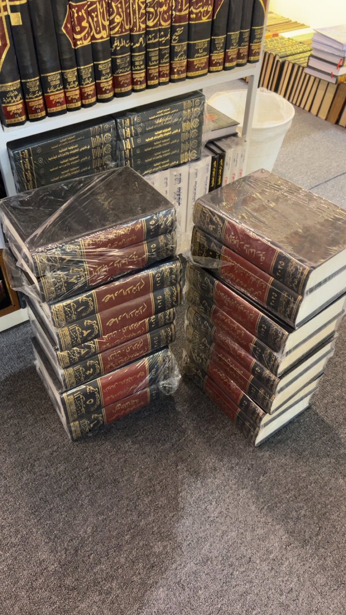 9ot_e's tweet photo. خلال زي��رتي لـ #معرض_الرياض_الدولي_للكتاب_2025 حرصت على زيارة مكتبة القاضي @OmarRam19144270 في جناح A2، واقتنيت منهم بعض المؤلفات الجميلة وبالأخص مؤلفات الدكتور: عبدالرزاق السنهوري - رحمه الله - وكل الشكر للأستاذ: عمر على رحابة صدره واستقباله الطيب 🙏🏻📚. https://t.co/PEMB3qrPvA