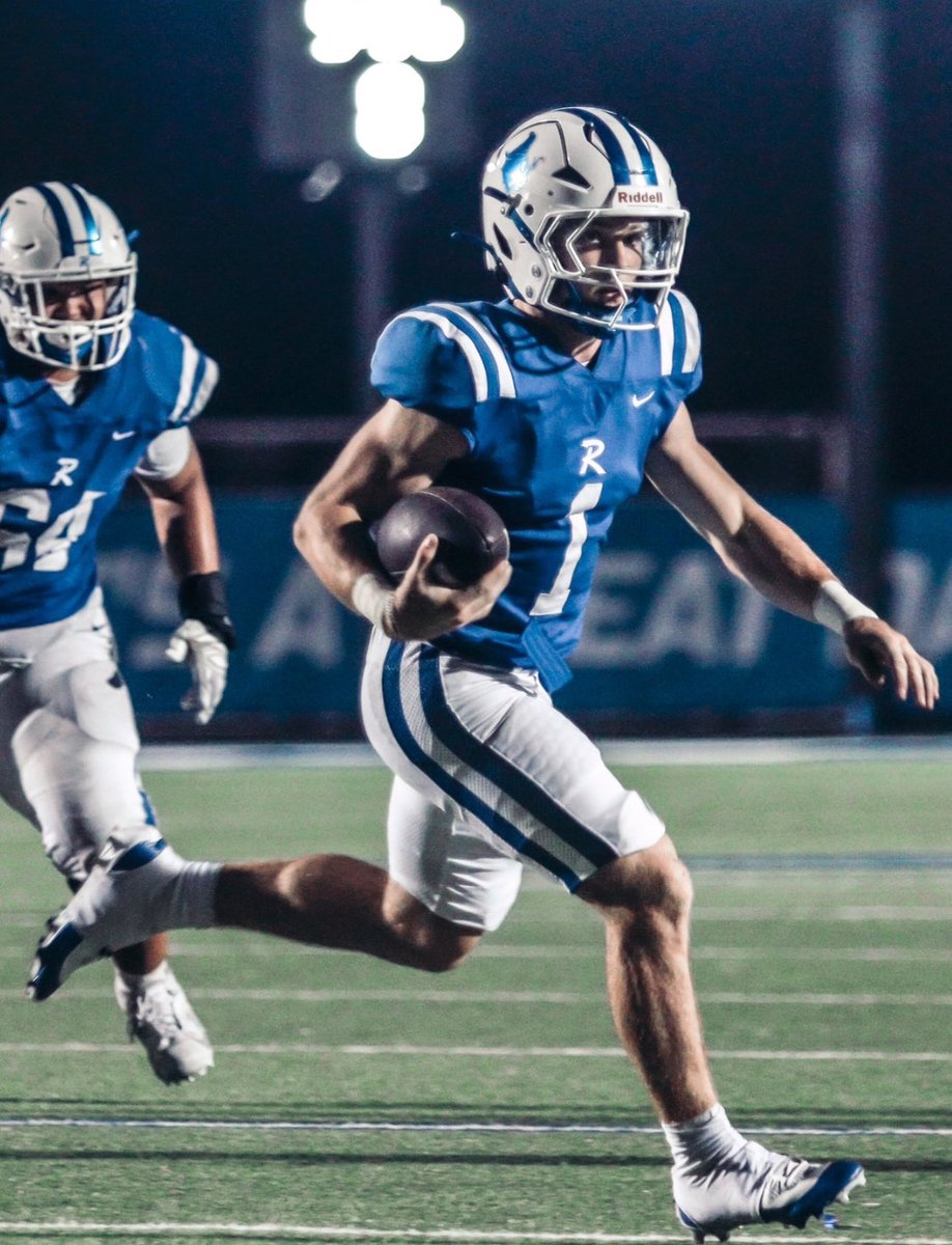 🚨🚨🚨Performance of the Night🚨🚨🚨

2026 QB Jeff Regan (Rogers) ran for 267 yards on 27 carries either 3 TDs. Regan also threw for 143 on 8/11 passing with another 2 TDs in a big last second win over Fayetteville.