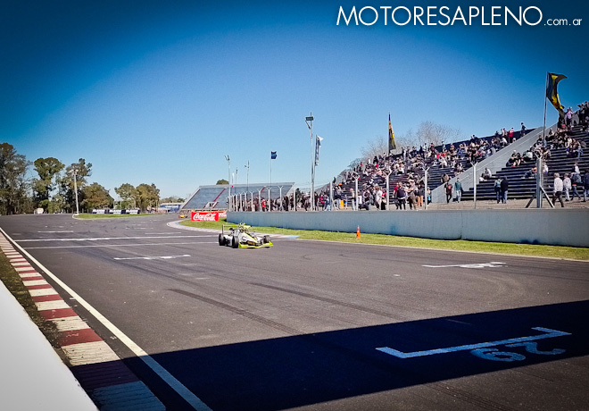 motoresapleno's tweet image. #FórmulaNacional Argentina en #BuenosAires II – #Carrera2: Primera victoria de Tomás #Campra. #motoresapleno #automovilismo #motorsport #FNA 
motoresapleno.com.ar/2025/09/formul…