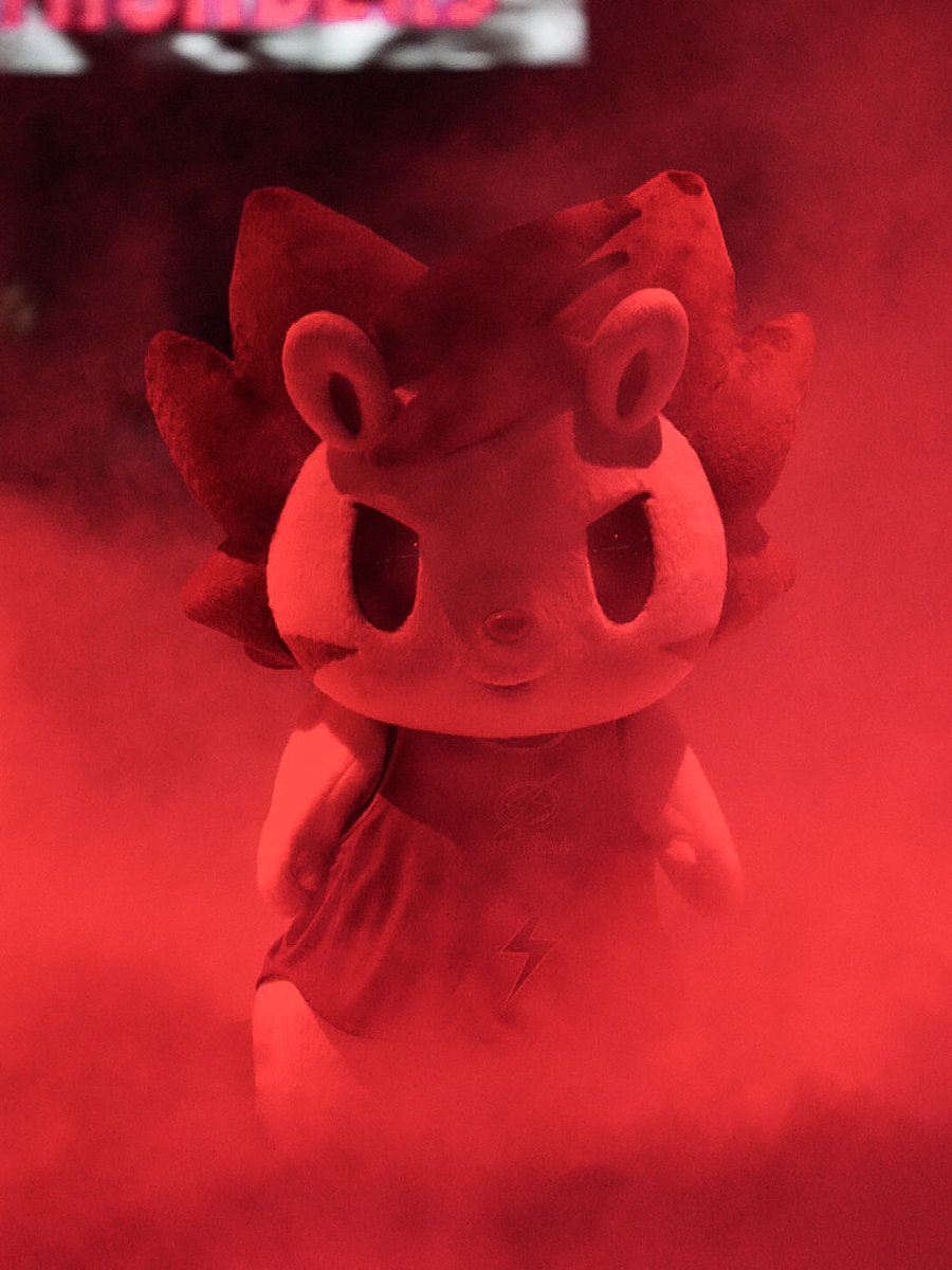 g0o5m3a7chi's tweet image. スモークの演出で神秘的なロウルさん。
#川崎ブレイブサンダース 
#ロウルかわいいよロウル