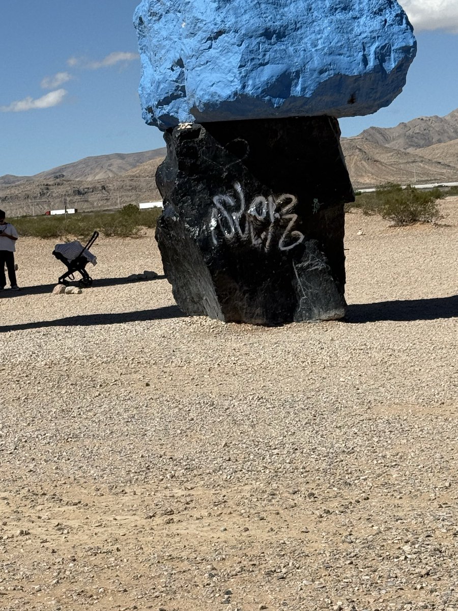 Uncleslammy's tweet photo. This is why we can’t have nice things. Why? Just why?
#7magicmountains
@LasVegasLocally
@VitalVegas https://t.co/fTCKGdbm32