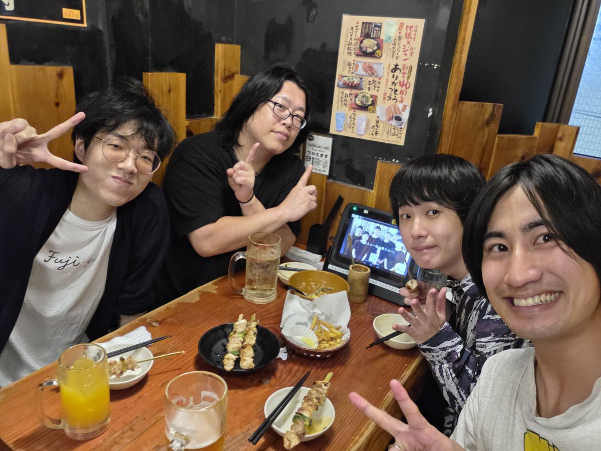 本日(日付変わったから昨日)誕生日でした。

40代突入です。
観劇後に飲みに行きました。
人と飲むって嬉しいね！！
