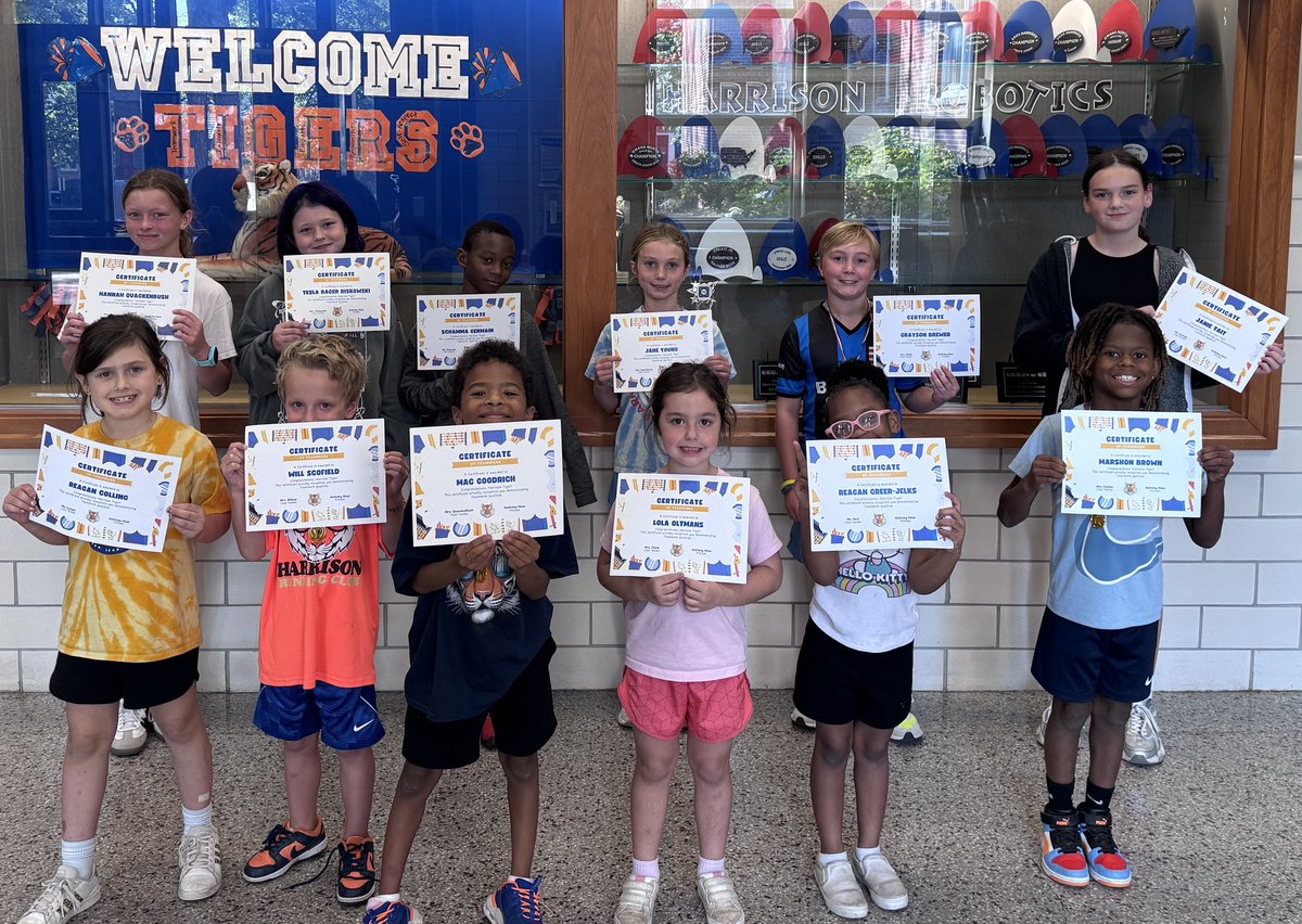Meet our next set of T.I.G.E.R.S. Certificate winners! This group of students continually shows Teamwork in and out of the classroom! 
Congratulations, tigers! We are #HarrisonProud of you! Keep up the great work! 💙🧡