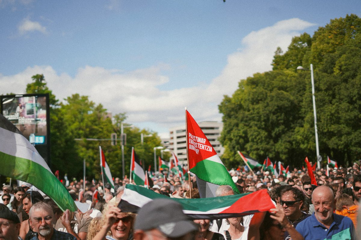 «Hoy alzamos la voz a favor de la resistencia palestina en todas sus formas; alzamos la voz para remarcar la necesidad de la descolonización de toda Palestina y el desmantelamiento de la entidad terrorista israelí; y  alzamos la voz contra todas las complicidades con el sionismo»