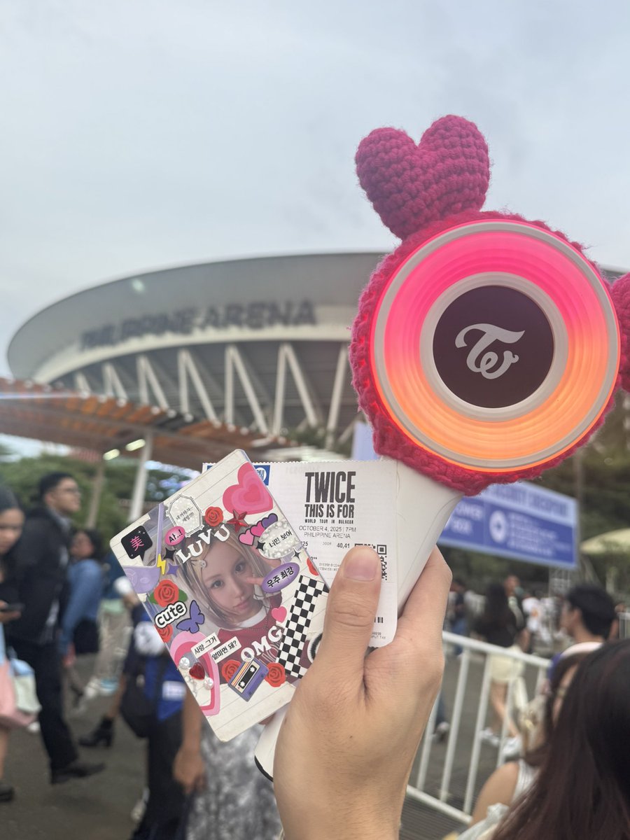 chaesauce's tweet photo. i'm going to make sure that i will always see you at every tour you will do. stay healthy and happy, i love you my og girlies 💗 miss you jeongyeon!! @JYPETWICE 

#TWICE_THISISFOR_WORLD_TOUR_BULACAN https://t.co/vmpEG10HdB