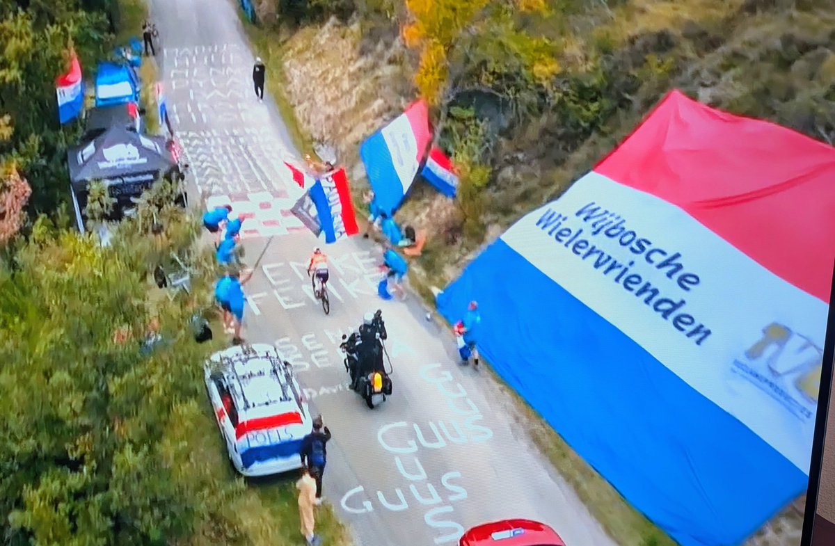 De vlaggen van de <a href="/wijboschewv/">WijboscheWielervrndn</a> worden steeds groter. Zelfs vernoemd op <a href="/Eurosport_NL/">Eurosport Nederland</a> Op 5,6 km van de meet.