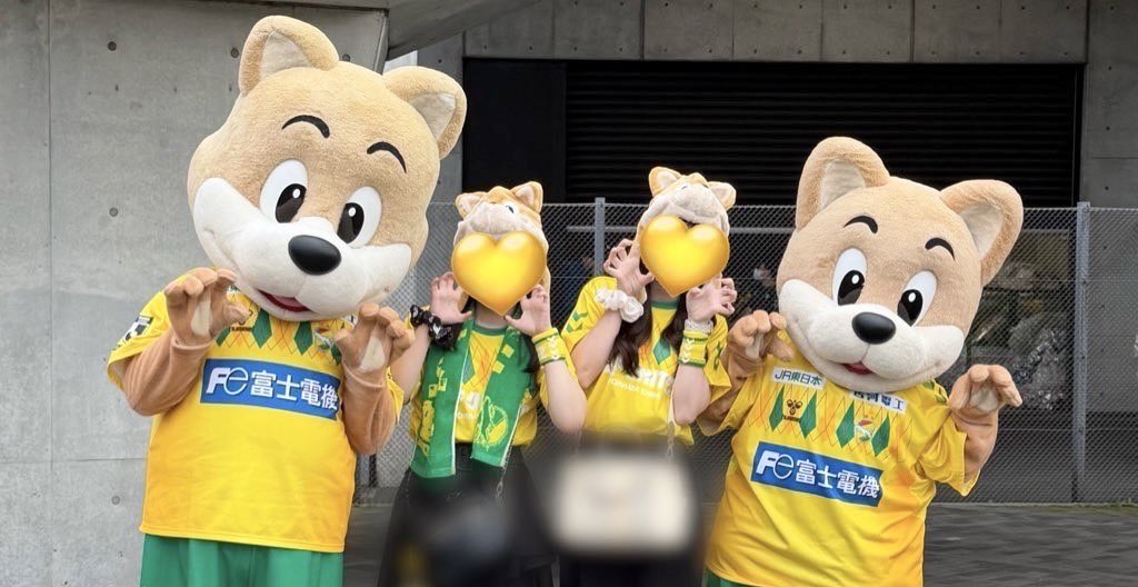 4回目のジェフ⚽️✨

初めて昼のキックオフ！新鮮だった✌🏻
ジェフィとユニティにリオンくんのガオーしてもらって写真撮れて嬉しかった🦁⭐️

上位対決勝てなくて悔しい😭😭
フクアリまた応援行きます📣🔥
次はジェフ三唱と勝利のオブラディオブラダがしたい‼️
#ジェフ市原 #ジェフ千葉 #jefunited