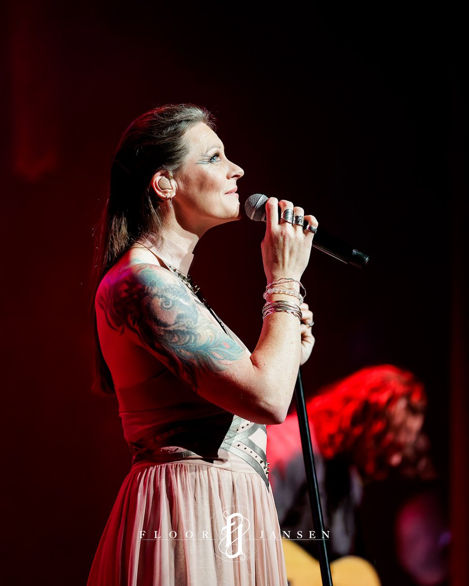 The STRIJDLUST Diaries #4

“I had the After Forever CDs on repeat — and later even loaded them onto my ‘cool’ first MP3 player.
Somehow I lost track of Floor Jansen along the way…
Last night I got to photograph her in Carré — and she absolutely lived up to the memories.”
—