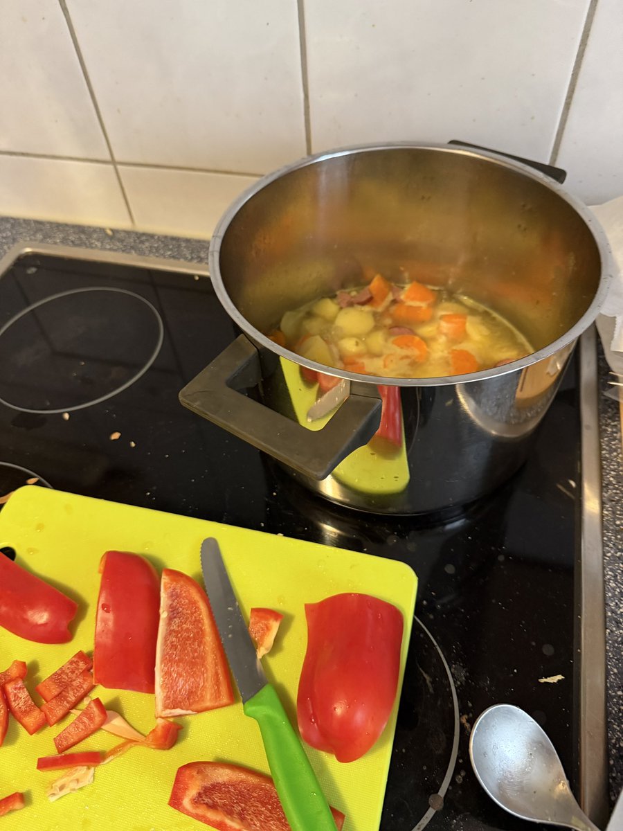 Darf man sich als Singlehaushalt Eintopf in einem großen Topf kochen?

frage für einen Freund