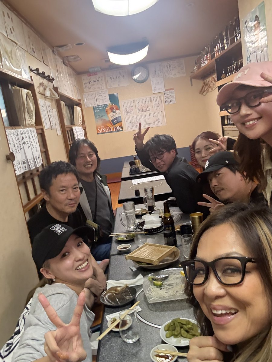 今日は

#水谷千重子50周年記念公演 

の

千穐楽イヴ💕

ゲストは
#玉城千春 
日本の宝と呼べる
シンガーソングライター

最高の再会♥️

そして
やっと
お芝居、ダンス、アンサンブル
多才アクターさんと
呑めた🔥
Love the girls😍