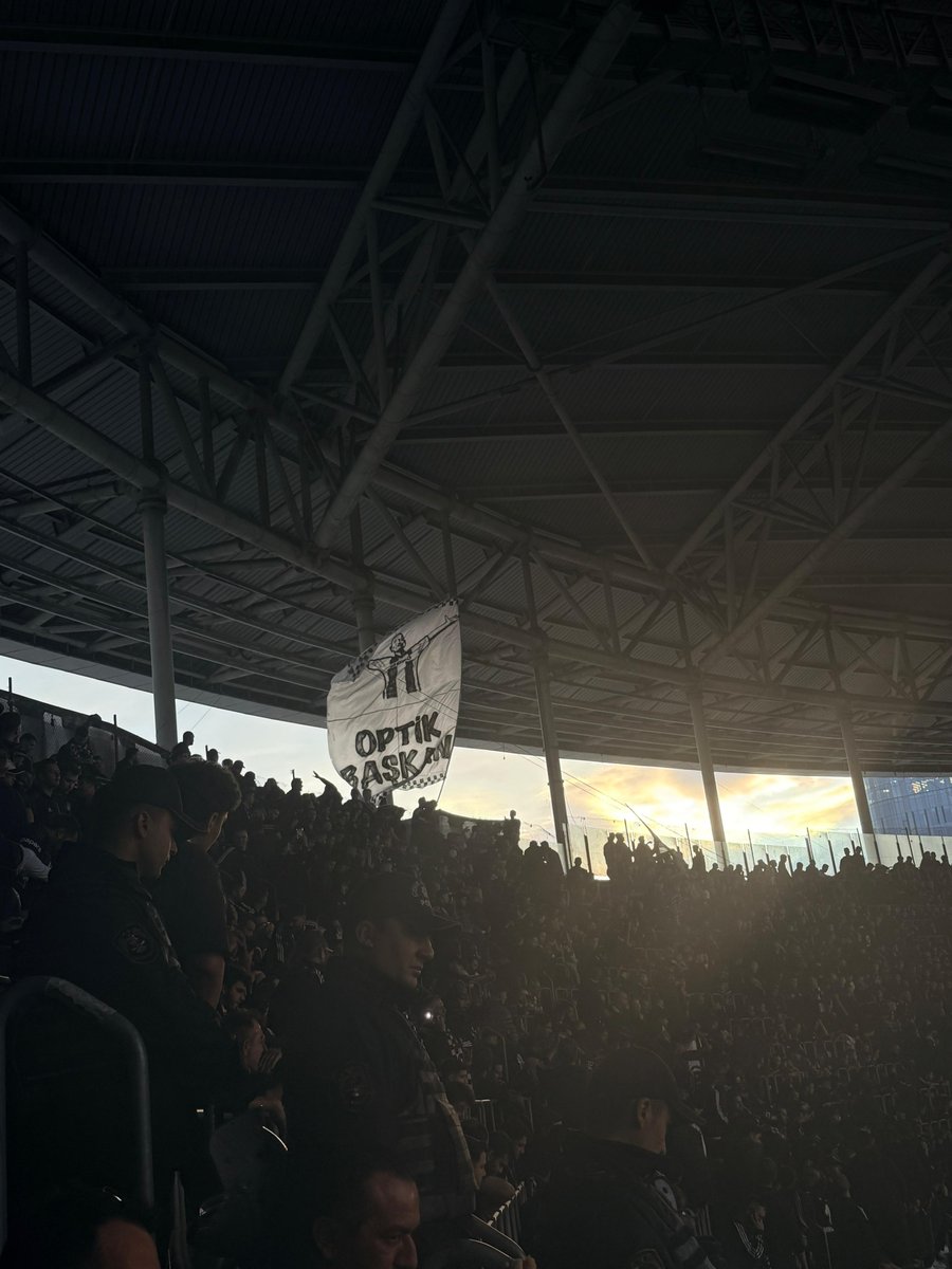 "Bizlere ögrettiğin kavga, büyüyor omuzlarımızda..."