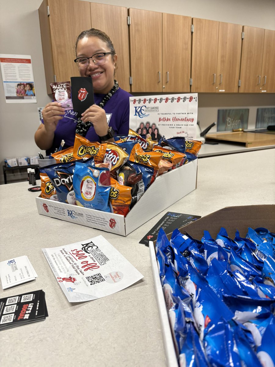 kecarr's tweet photo. Our smiles just got brighter due to KCC Orthodontics! Thank you for supplying us with some Friday sweet &amp; salty snacks. #BethkeLearns KatyISD Business Partners are amazing! https://t.co/gF3T0DKEOU