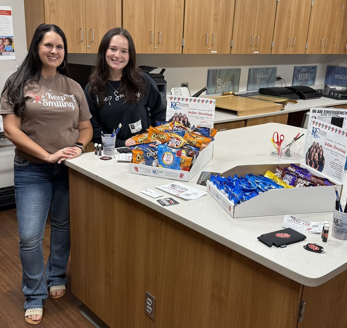 kecarr's tweet photo. Our smiles just got brighter due to KCC Orthodontics! Thank you for supplying us with some Friday sweet &amp; salty snacks. #BethkeLearns KatyISD Business Partners are amazing! https://t.co/gF3T0DKEOU