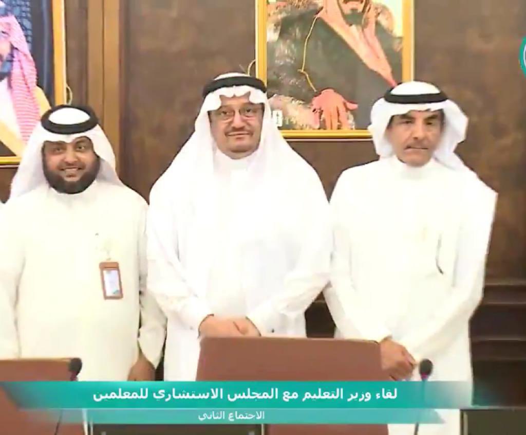 aaa4042's tweet photo. #يوم_المعلم_العالمي هو يوم الوفاء لمن صنعوا العقول وارتقوا بالأمم.
#المعلم_السعودي صنع الفارق وارتقى منصات التتويج على كافة الأصعدة ليرفع راية الوطن خفاقة في سماء الابداع والتميز.
#السعودية_العظمى 
#التميز 
#وزارة_التعليم https://t.co/zRGbfV8N9E