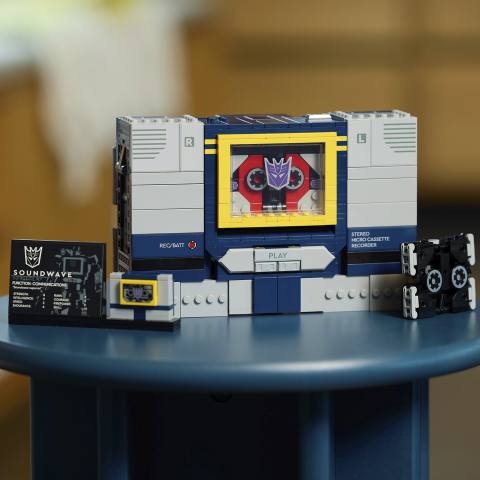 brickunited1's tweet photo. Transform your space with the LEGO® ICONS™ Transformers: Soundwave set. This stunning 1,505-piece kit features iconic sound effects and transforms into a cassette player! Perfect for fans and collectors! Learn more: https://t.co/QBTrPeGFvz #LEGO #Transformers #Collectibles https://t.co/0TzquWXR6T