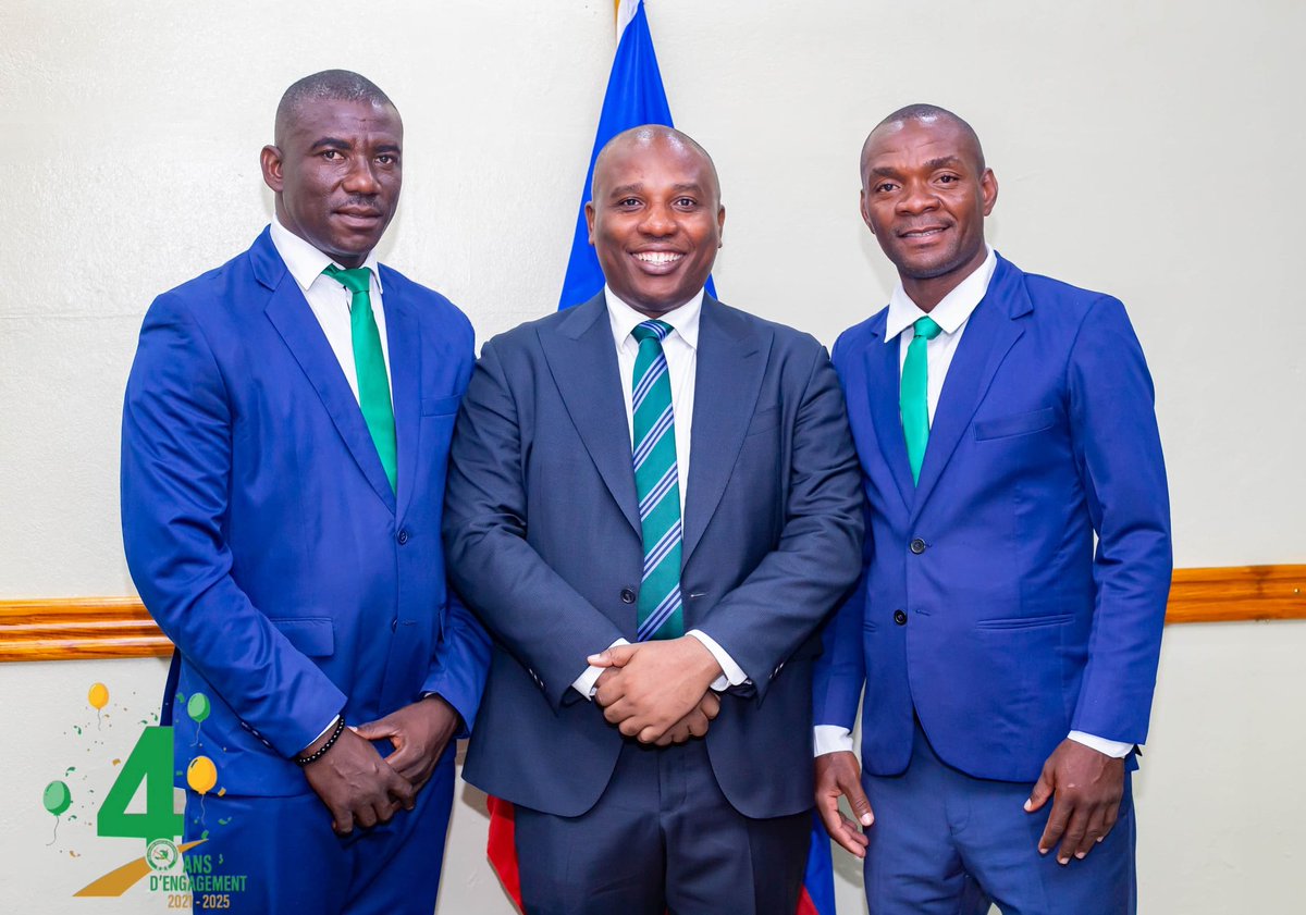 Robenso79537115's tweet photo. Se te avèk anpil kè kontan Nou tap selebre 4èm ene PATI politik EDE Les Engagés pour le https://t.co/Lq6llOAJrq nan solidarite Youn AK lot nap rive konstwi Ayiti nan dimansyon laglwa li. https://t.co/knL4gkmC7w
