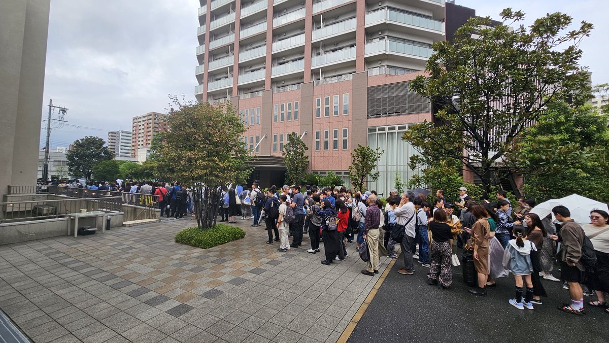 本日は約1800名の来場者数でした。
明日の大阪・関西万博デザイン展も大行列の予感ですが、10時以降しか並ぶことができませんのでご注意を！