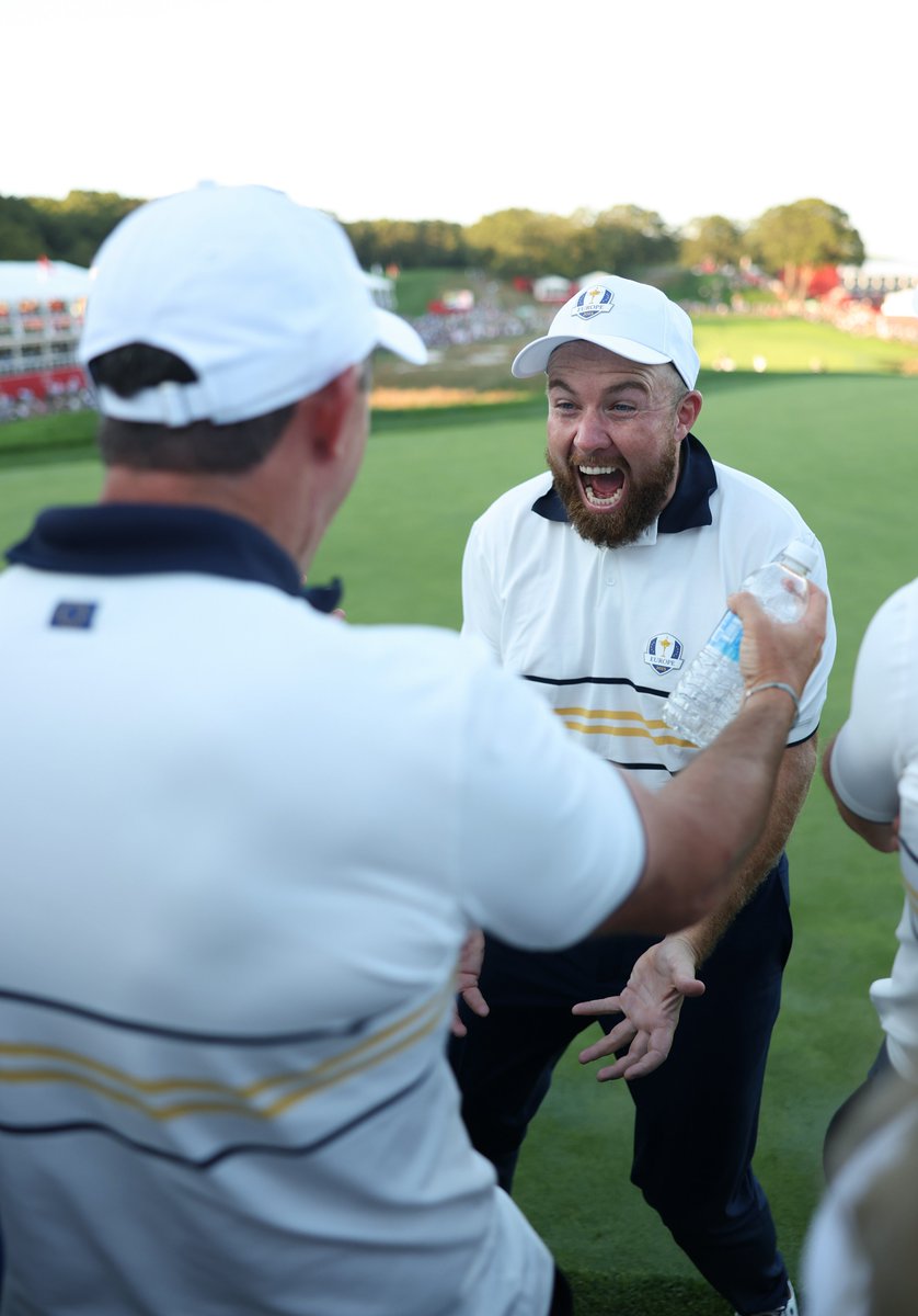 jamierkennedy's tweet photo. Pure emotion.

Shane Lowry finds Rory McIlroy off the 18th green after clinching the Ryder Cup for Europe. Loved that you can see his full body and arms and the image wasn't simply cropped to his facial reaction.

📷 Richard Heathcote https://t.co/Jf5MV1PRe6