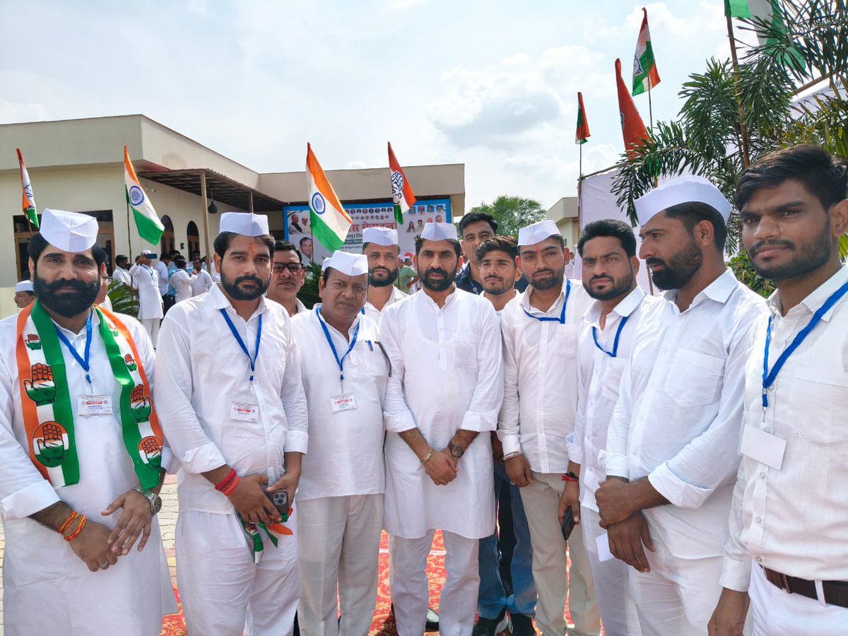 MukeshDevGurja2's tweet image. माननीय पूर्व मुख्यमंत्री आदरणीय श्री Ashok Gehlot जी शाहपुरा विधायक आदरणीय मनीष जी यादव चौमू विधायक डॉ शिखा मील बराला के मुख्य आतिथ्य में जयपुर जिला देहात कांग्रेस सेवादल द्वारा ब्रज रिसोर्ट सामोद में आयोजित तीन दिवसीय प्रशिक्षण शिविर के उद्घाटन समारोह में सम्मिलित हुआ।