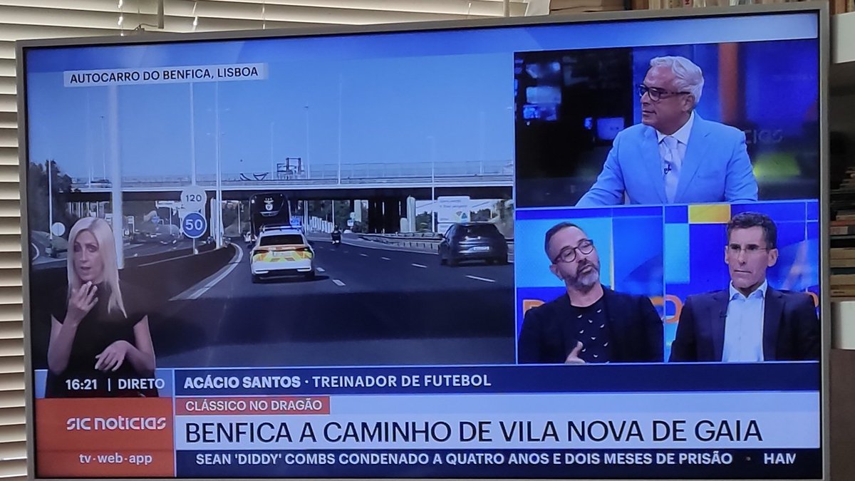 Enquanto decorre uma manifestação pelo que se passa na Palestina, TODAS os canais, EXCEPTO a CMTV, discutem futebol e em directo seguem a traseira do autocarro!