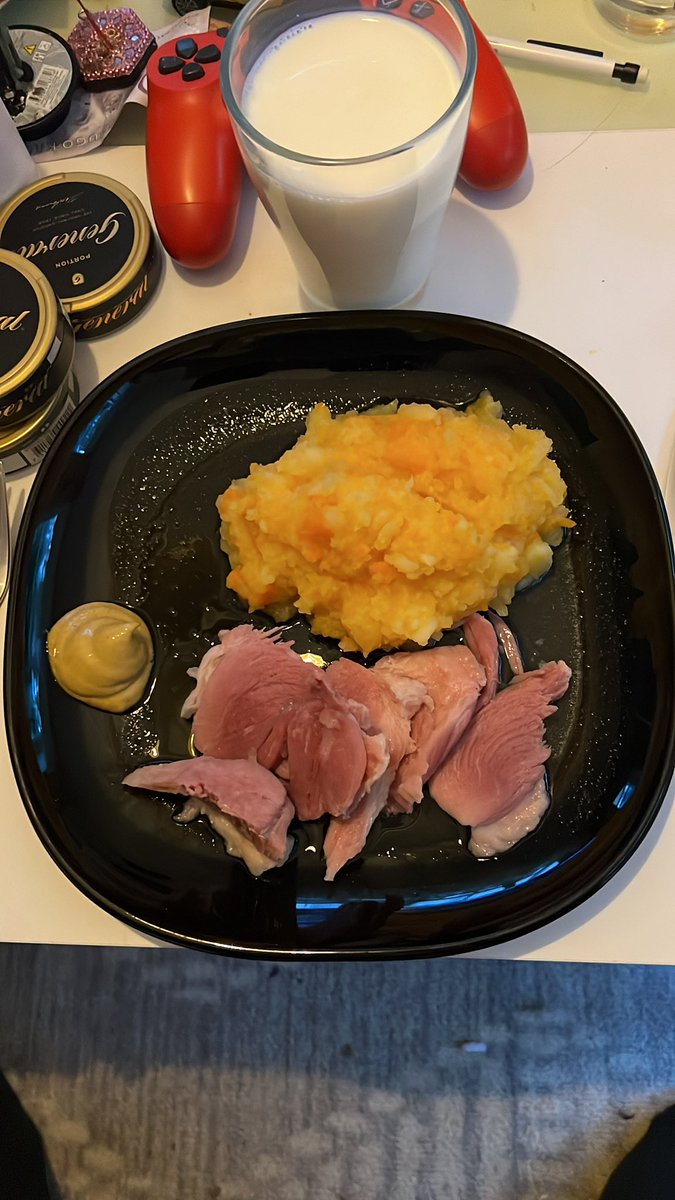 dasimaster's tweet image. Mums