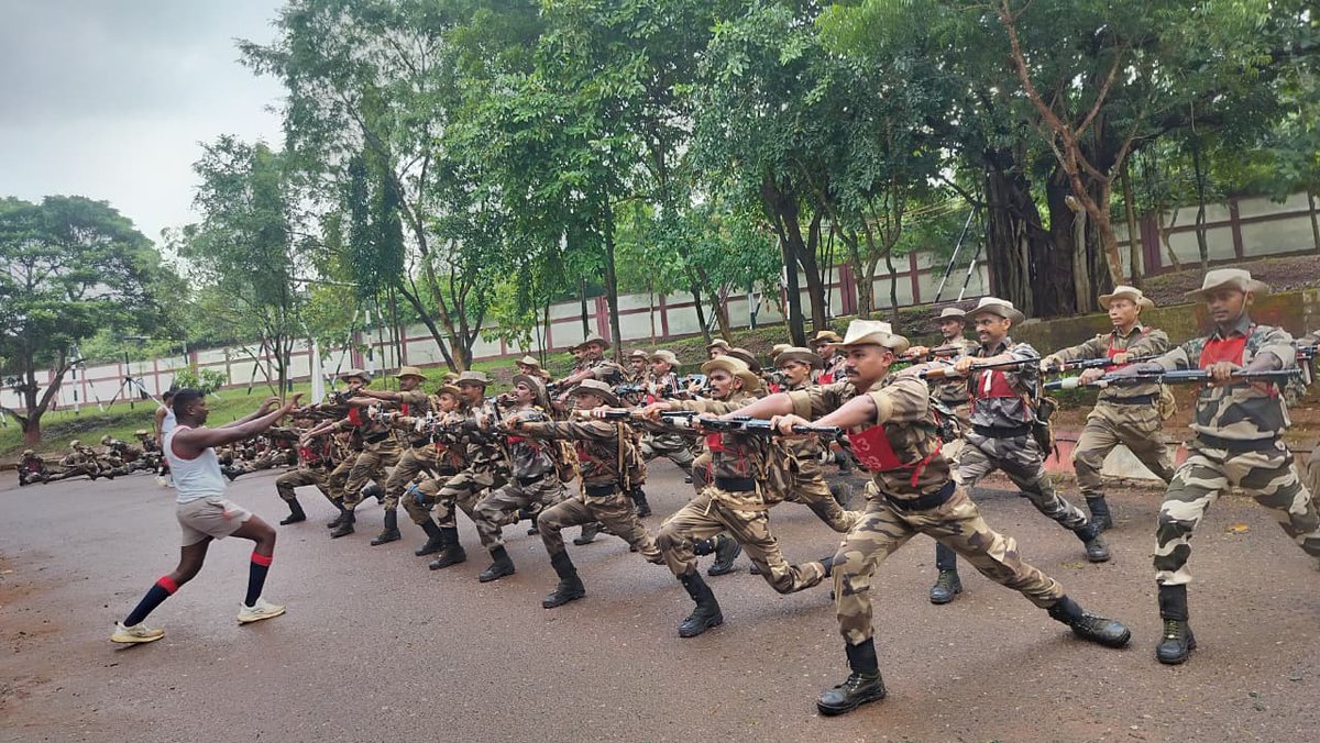 CISFTraining's tweet image. Training for battle hardiness at CISF KRTC Mundali — preparing trainees with discipline, endurance, and resilience to meet operational challenges head-on.

#CISF #KRTCMundali #BattleHardiness #Training #Discipline #Resilience @CISFHQrs