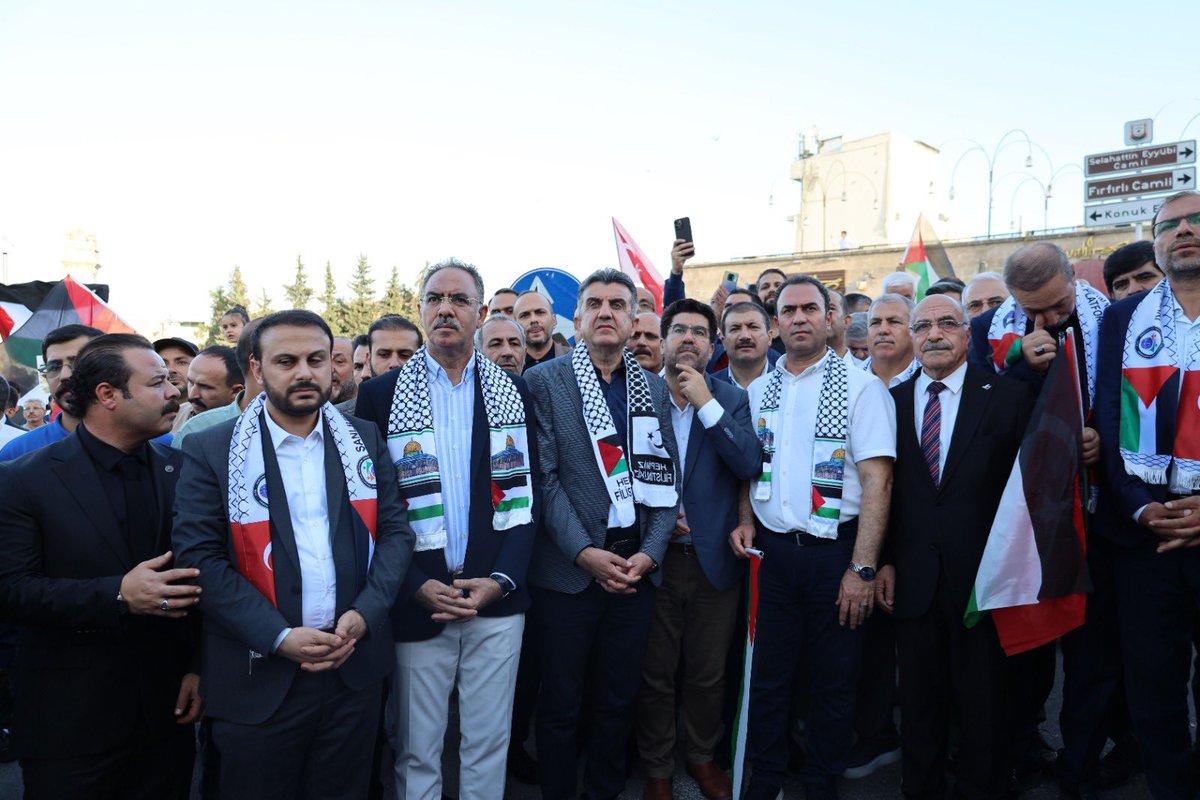 Denizden Nehire Özgür Filistin ! 🇵🇸

İlçe Başkanlarımız, Belediye Başkanlarımız, STK Temsilcilerimiz, İl Protokolümüz ve Hemşehrilerimizin yoğun katılımlarıyla Soykırımcı Netanyahu ve İsrail Hükümeti'nin Gazze'deki barbarca saldırılarına karşı Gazzeli kardeşlerimize destek ve