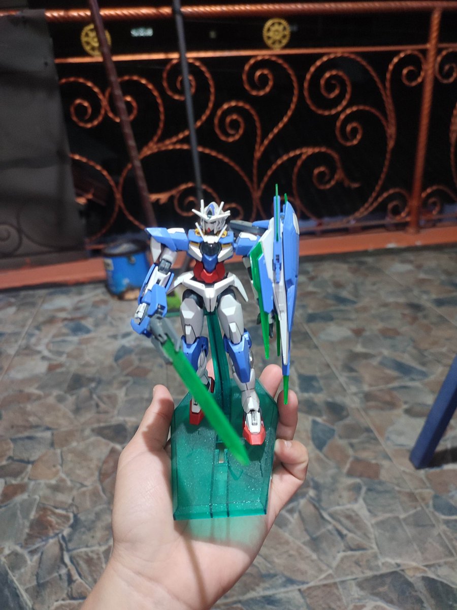 endioctavia's tweet photo. Hallo Guys, gue punya banyak banget Gundam di rumah, gue mau jual preloved nih guys. start from 200ribu per item. lokasi penjual di Depok. Bisa COD an di Margocity Depok. Thanks ya guys... https://t.co/Ctlv4AbF6l