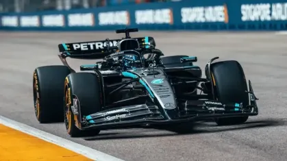 MotorsportTutor's tweet photo. 🏁 George Russell stunned everyone by claiming pole for the Singapore GP! The Mercedes driver delivered two exceptional Q3 laps to beat Max Verstappen by 0.182s. What a turnaround after his FP2 crash! #F1 #Qualifying #SingaporeGP #GeorgeRussell https://t.co/NUMdV5g85Z