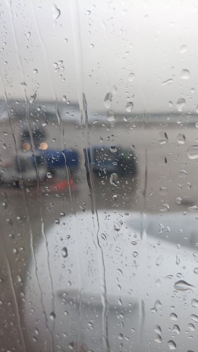 Aereo in ritardo e piove anche, BENE