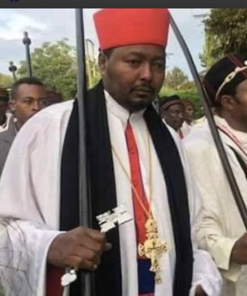 ግማሽ ጣኦት ግማሽ ታቦት!

አንዱን ምረጡ:: በኮታ ጵጵስና ን የወሰዳችሁ  ሰዎች ትንሽ ረጋ  ሰከን ብትሉ መልካም ነው:: እንዲህ ለማይቀጥል ነገር ትዝብት ላይ ባትወድቁ መልካም ነው:: ፊን ፊን ለቀሲስ በላይም አልጠቀመውም::