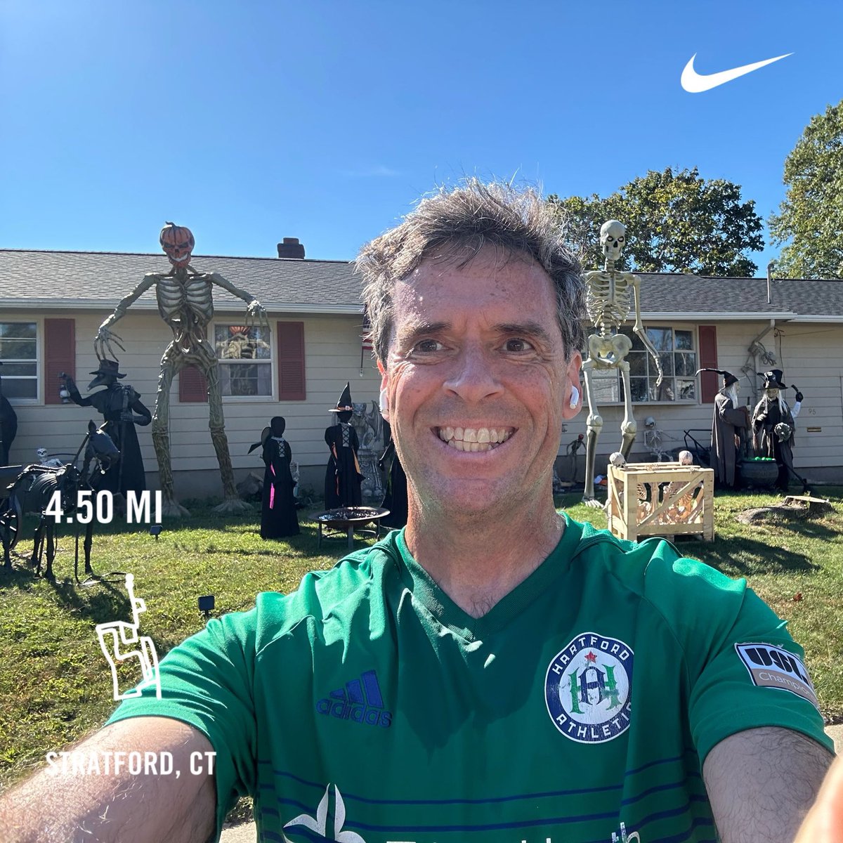 dmv1332's tweet image. Some more spookiness around town as we tapper one week to go #hratfordmarathon #marathontraining #tapper #finishatrong #teamrandibandanas #randibandanas