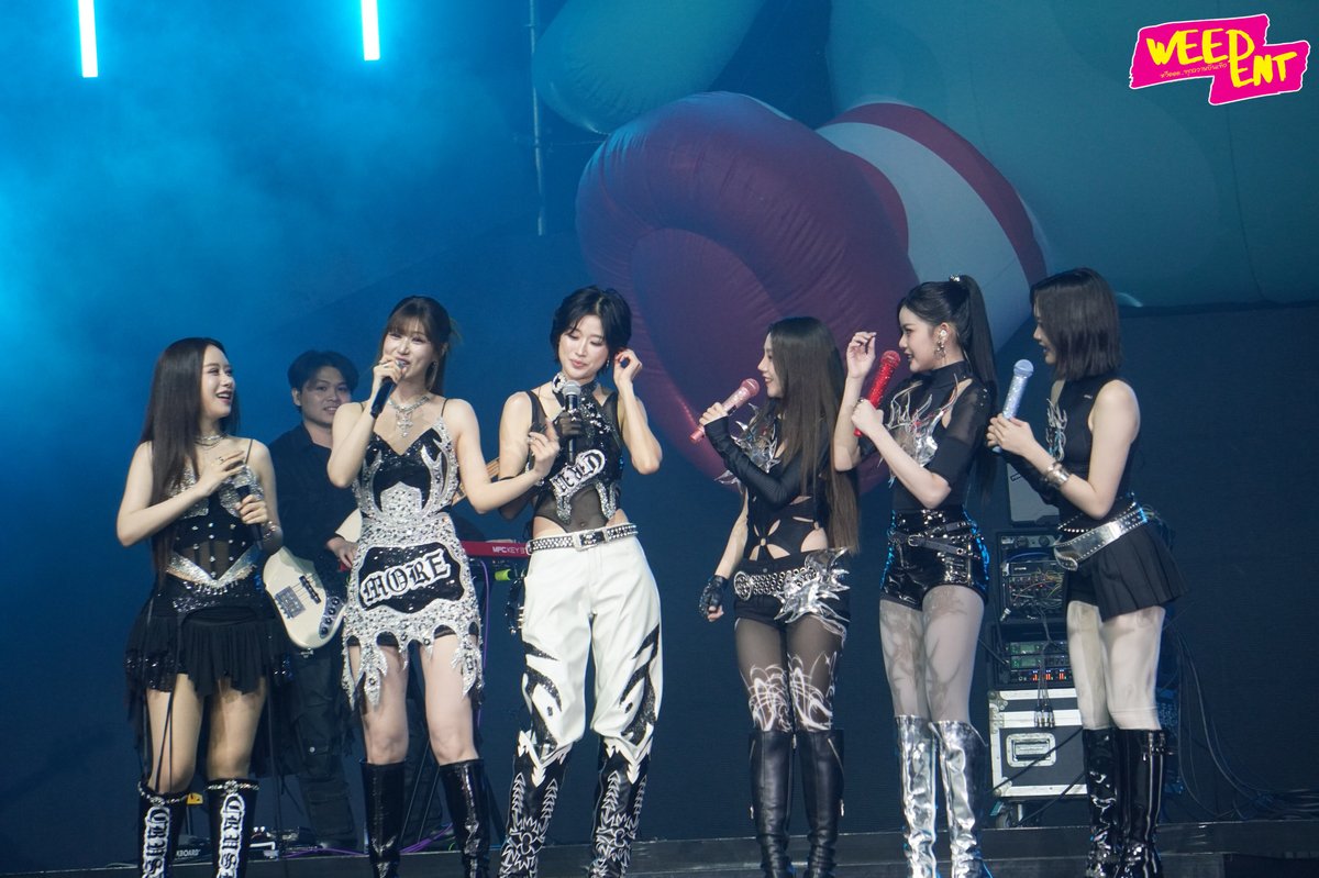 WEED_ENT's tweet image. สามสาว จากสองยุคมา เจอกัน! " PiXXiE และ Faye Fang Kaew " ร่วมแสดงในงานคอนเสิร์ต Live at CONLAB FEST “X”
#CONLABFEST
#CONLABFESTX
#เปิดห้องทดลองFEAT
#CONLABFESTxPiXXiE #FFK
#Mabelz_PiXXiE #PiXXiE #FFK